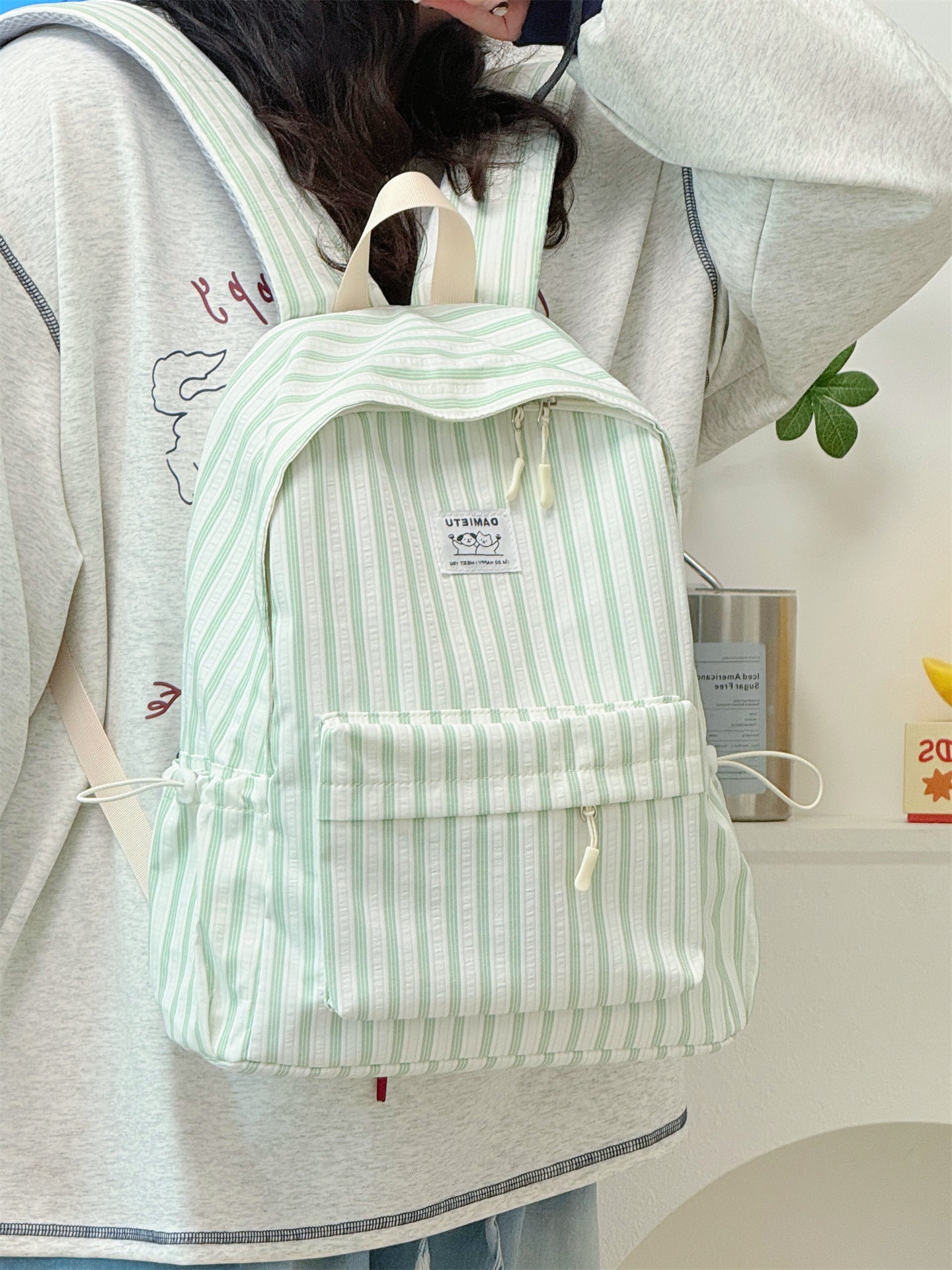 Süßer gestreifter lässiger Schulrucksack