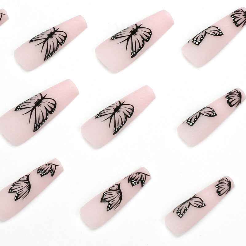 Kunstvolle Nagelverlängerungen mit Schmetterlingsdesign Brehn