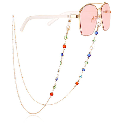 Stilvolle Sonnenbrille mit dekorativer Kette Brehn