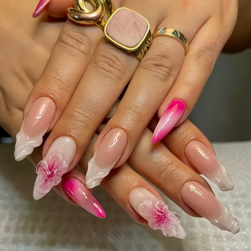 Detaillierte florale Press-On Nagelkunst Brehn