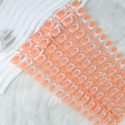 Kunstnagelset mit eleganten French-Tipps und minimalistischen Designs Brehn