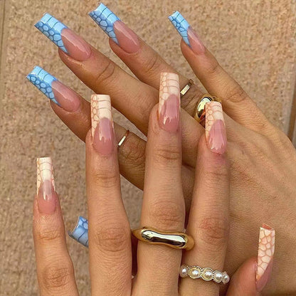 Künstliche Nagelverlängerungen mit modernem Designs und kreativen Farbakzenten Brehn