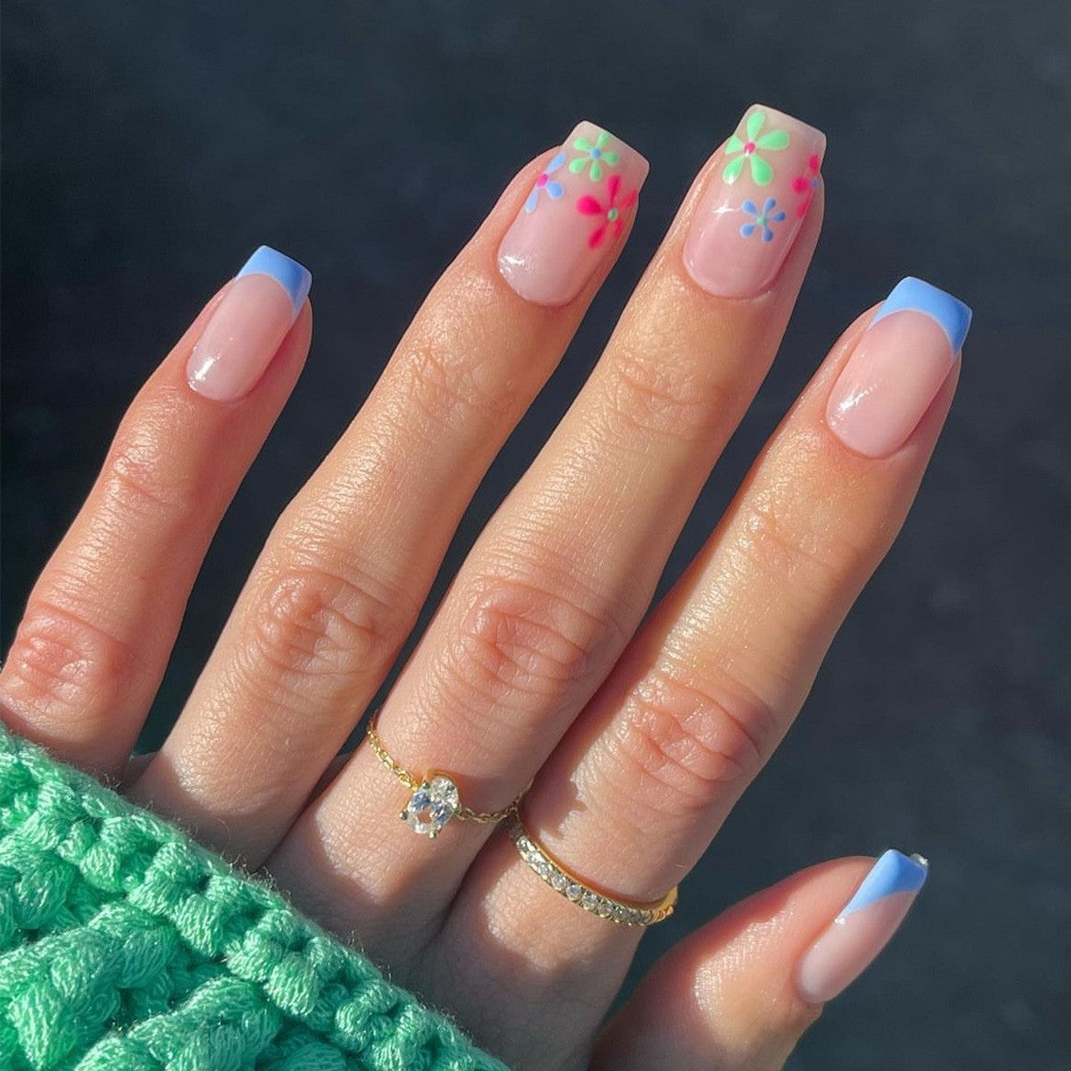 Dekoratives Floral Press-On Nagelkunstset mit 3D-Blumenakzenten Brehn