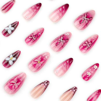Kunstvolle Nagelverlängerungen mit floralen Details und Ombre-Effekt Brehn