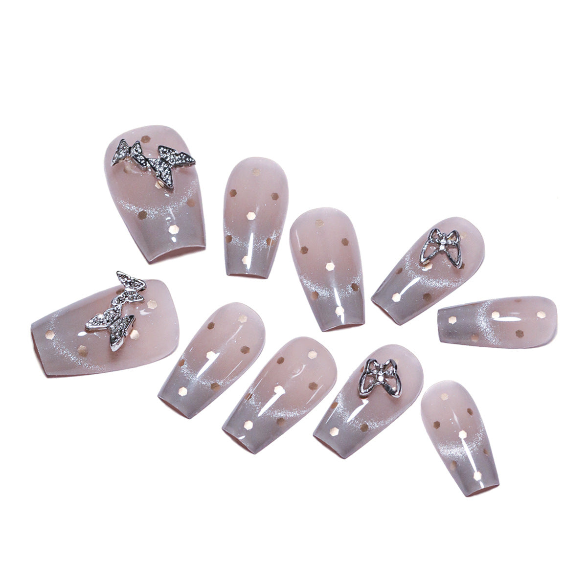 Künstliche Nagelkunst mit Glitzer-Details und Schleifenakzenten Brehn