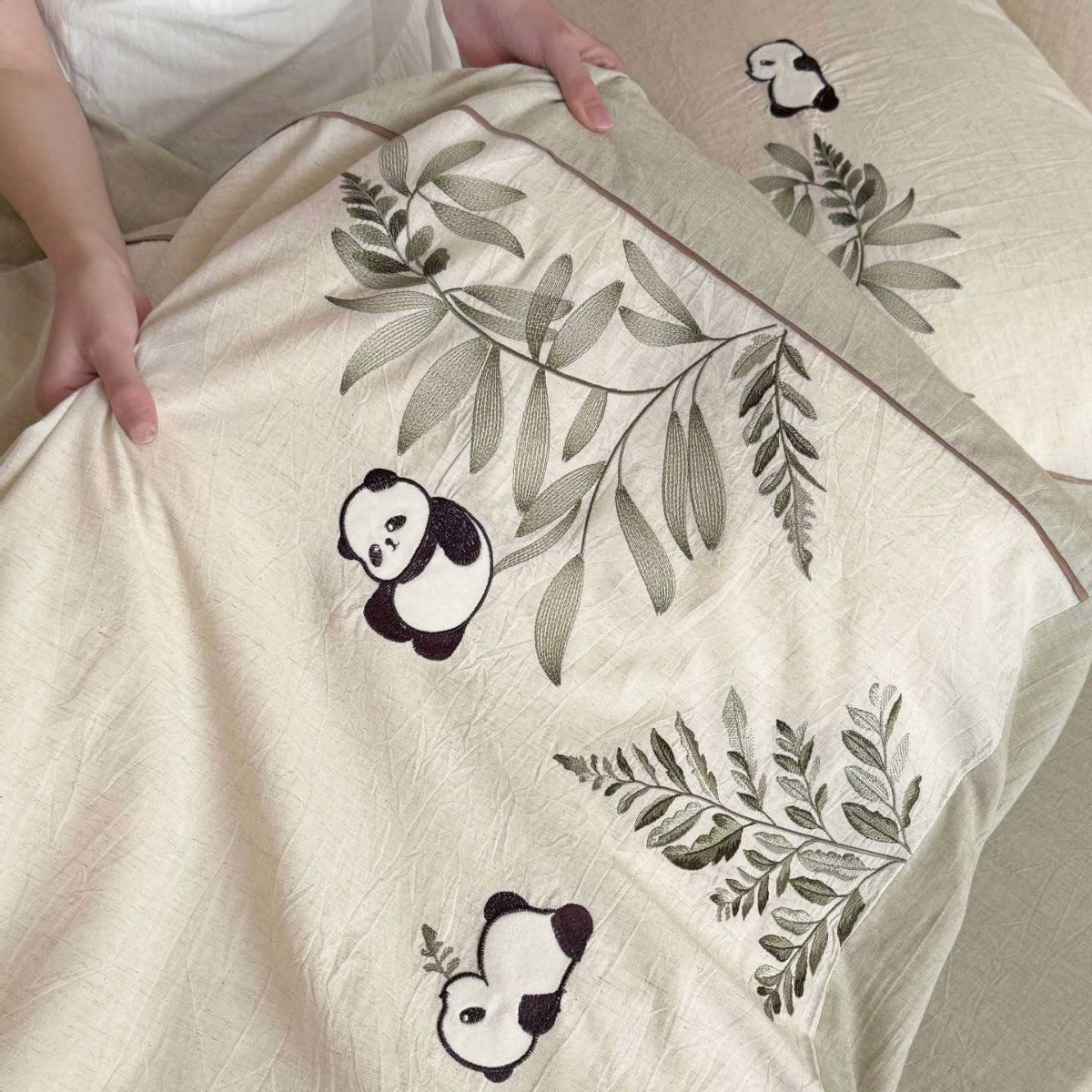 Bestickte Panda- und Botanische Baumwoll-Leinen Bettdeckenbezug Set mit Umschlag-Kissenbezüge