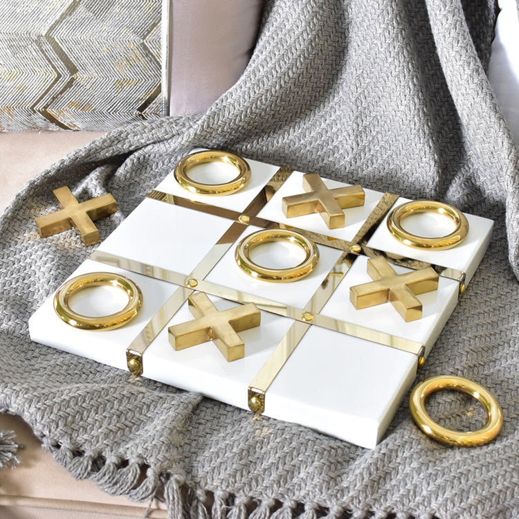 Elegantes dekoratives Tic-Tac-Toe-Spiel