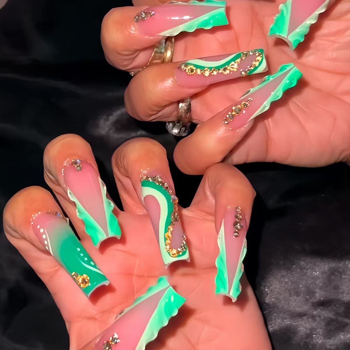 Künstlerische Nagelkunstverlängerungen Brehn