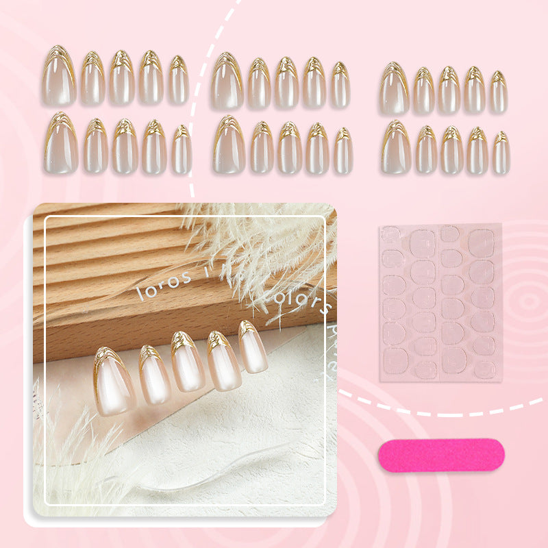 Elegantes Press-On-Nagelset mit goldener Akzent