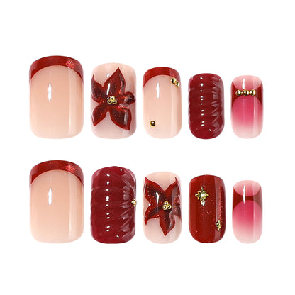 Kunstvolle Nagelgestaltung mit floralen und goldenen Akzenten Brehn