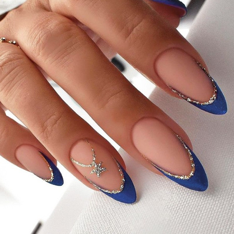 Kreatives Kunstnagelset mit Leopardenmuster und Glitzerakzenten Brehn