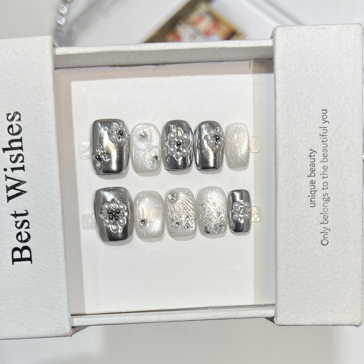 Dekoratives Silber Press-On Nagelset Brehn