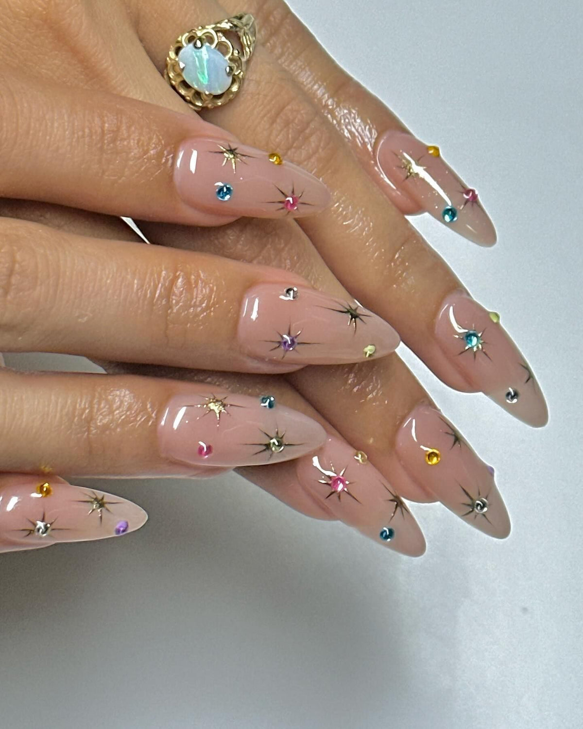 Kunstnagelset mit funkelnden Stern- und Kristalldekoren Brehn