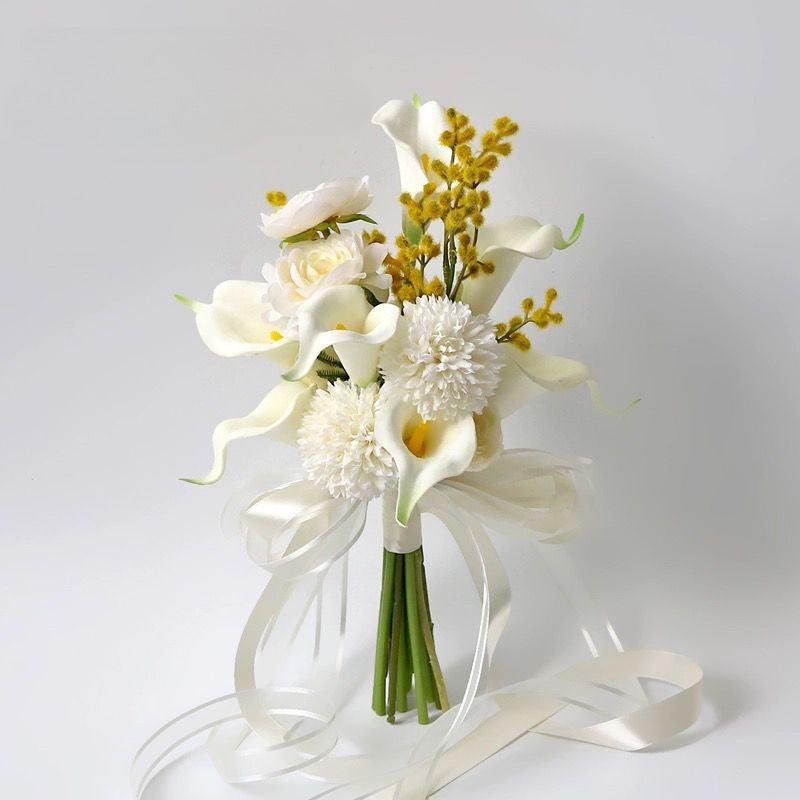 Eleganter floraler Brautstrauß