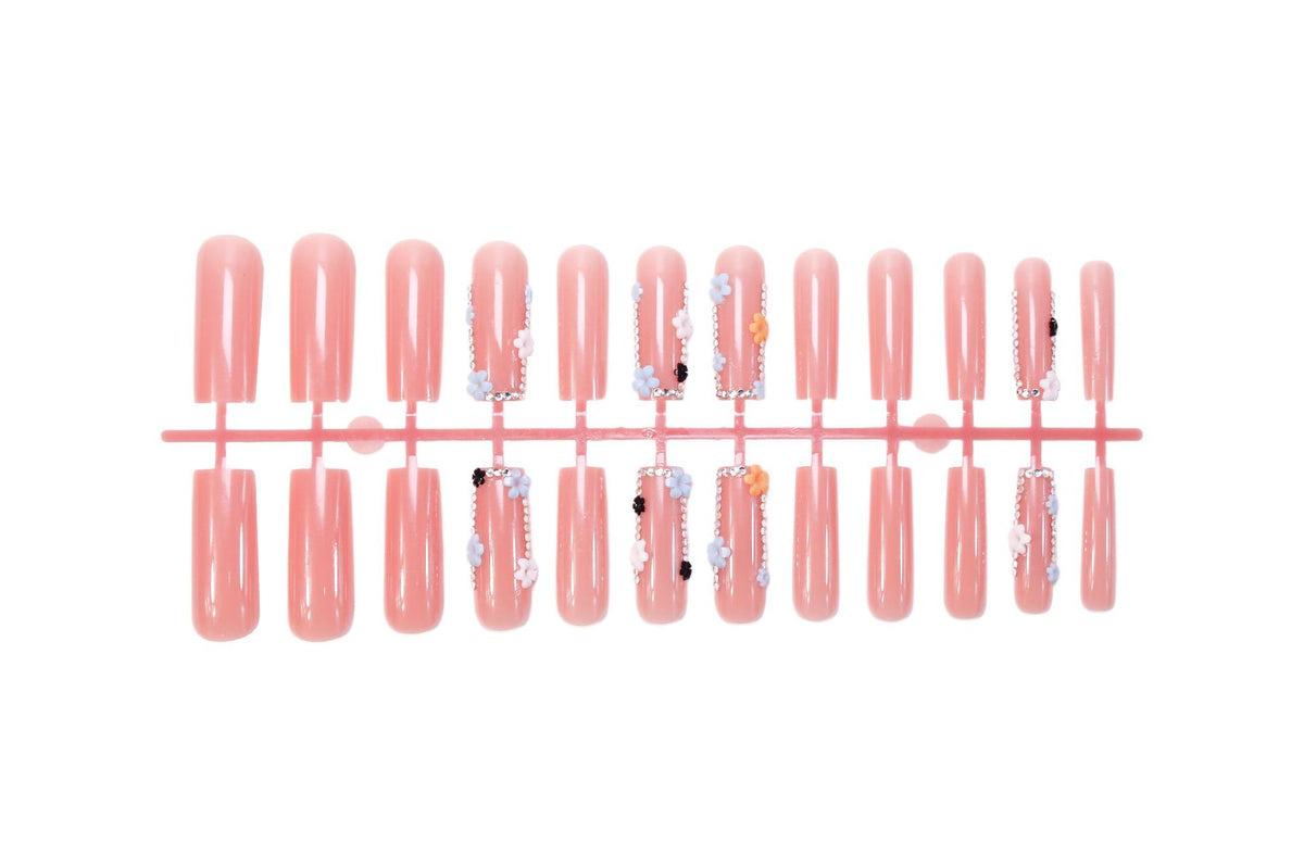 Künstliche Nagelkunstset mit floralen Verzierungen und Glitzerakzenten Brehn