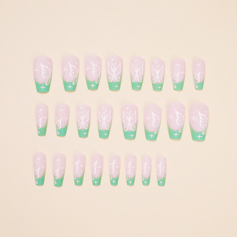 Kunstvolle Nailart mit floralen Akzenten Brehn