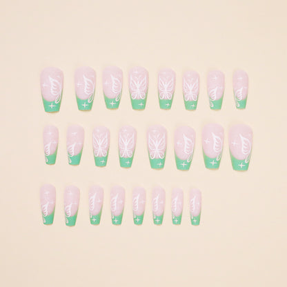 Kunstvolle Nailart mit floralen Akzenten Brehn