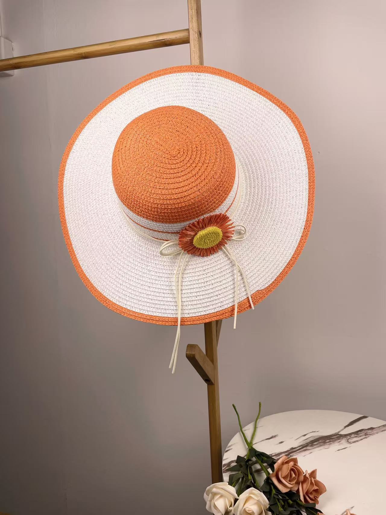 Elegante Strandtasche mit Zugehörigem Sonnenhut Brehn