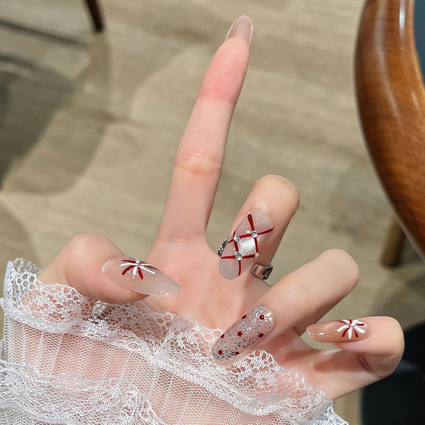 Festliche dekorative Press-On-Nagelkunst Brehn