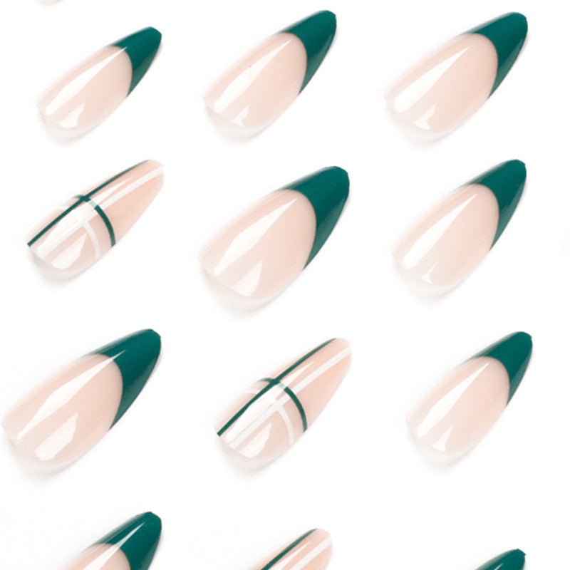 Kunstvolle Nailart mit modernem Geometrie-Design Brehn