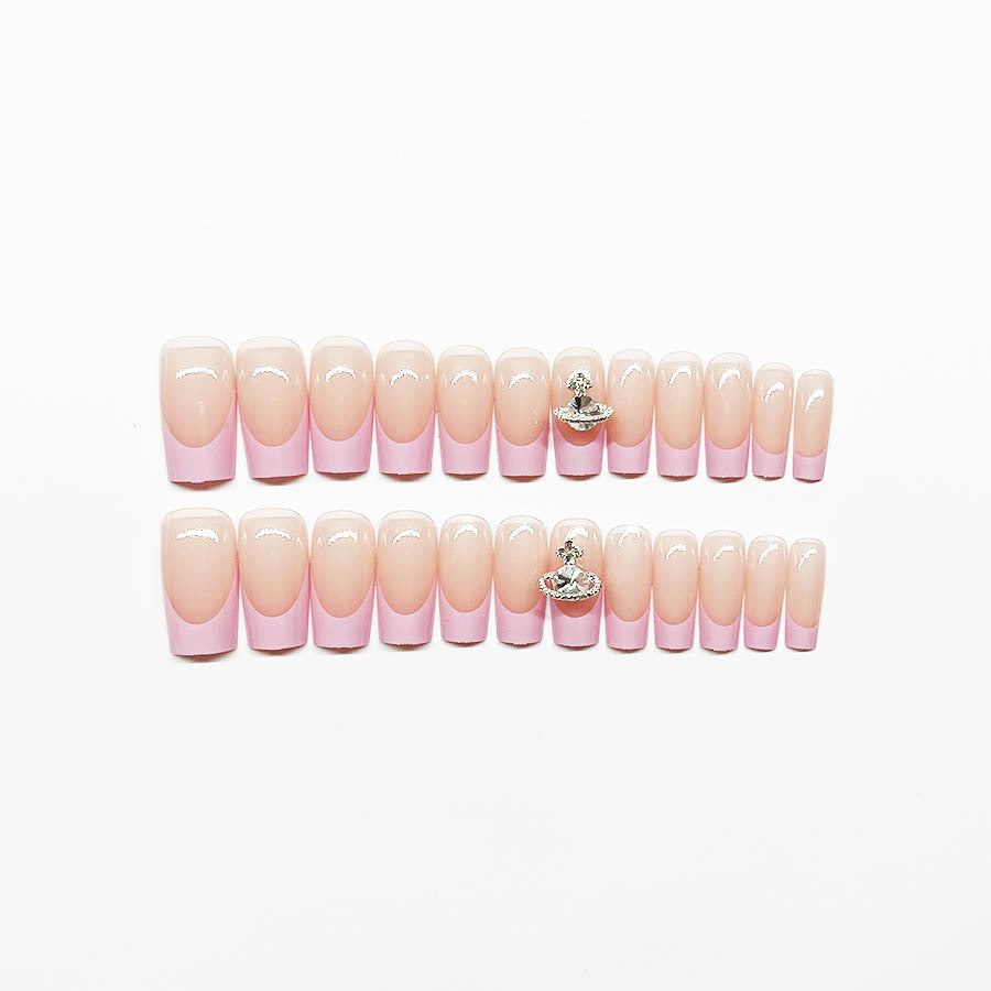 Kunstnagelset mit luxuriösen Blüten- und Strassverzierungen Brehn