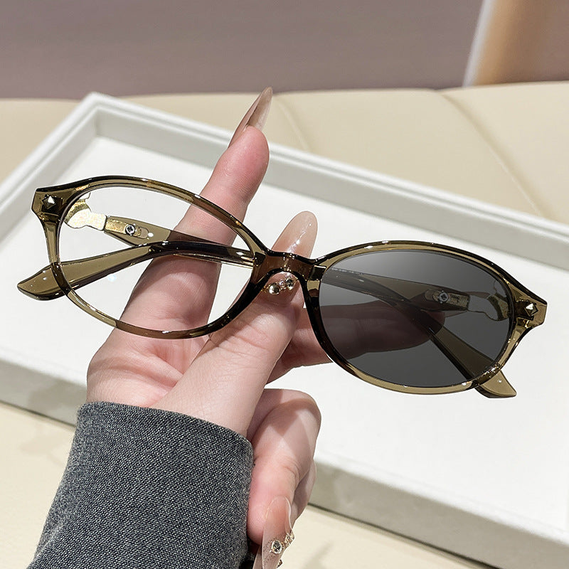 Damen modische optische Brille im eleganten Ova-Design mit goldenen Akzenten Brehn