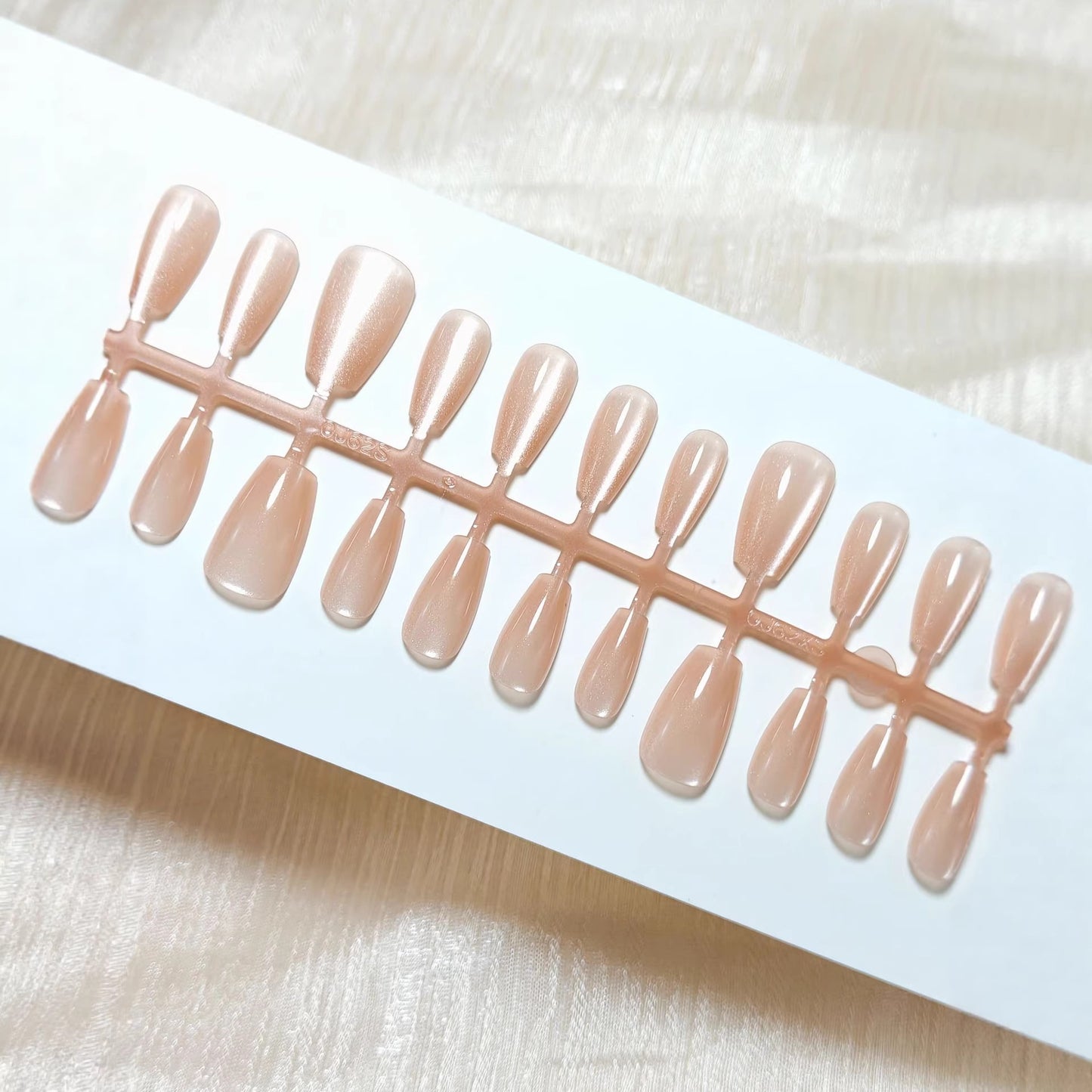 Hochwertige Kunstnägel Im Zeitlosen Nude-Look Brehn