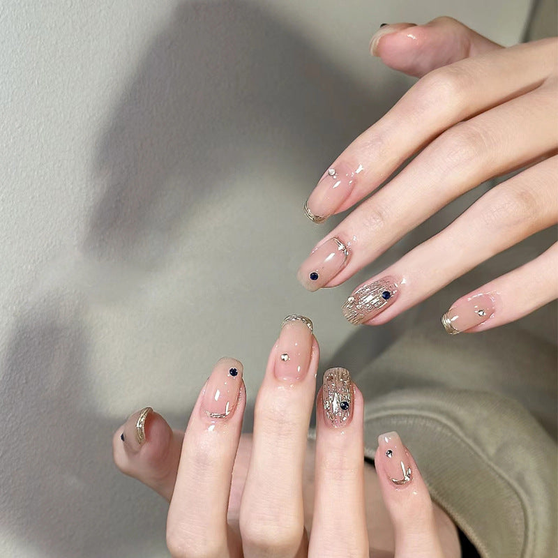 Elegantes Press-On-Nagelkunstset mit Glitzer und charmanten Akzenten Brehn