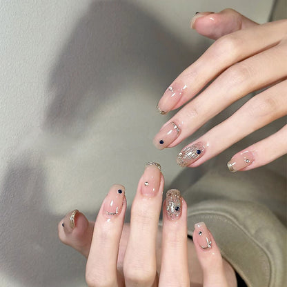 Elegantes Press-On-Nagelkunstset mit Glitzer und charmanten Akzenten Brehn