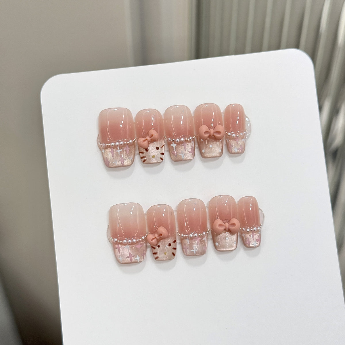 Künstlerische Press-On Nagelkunst