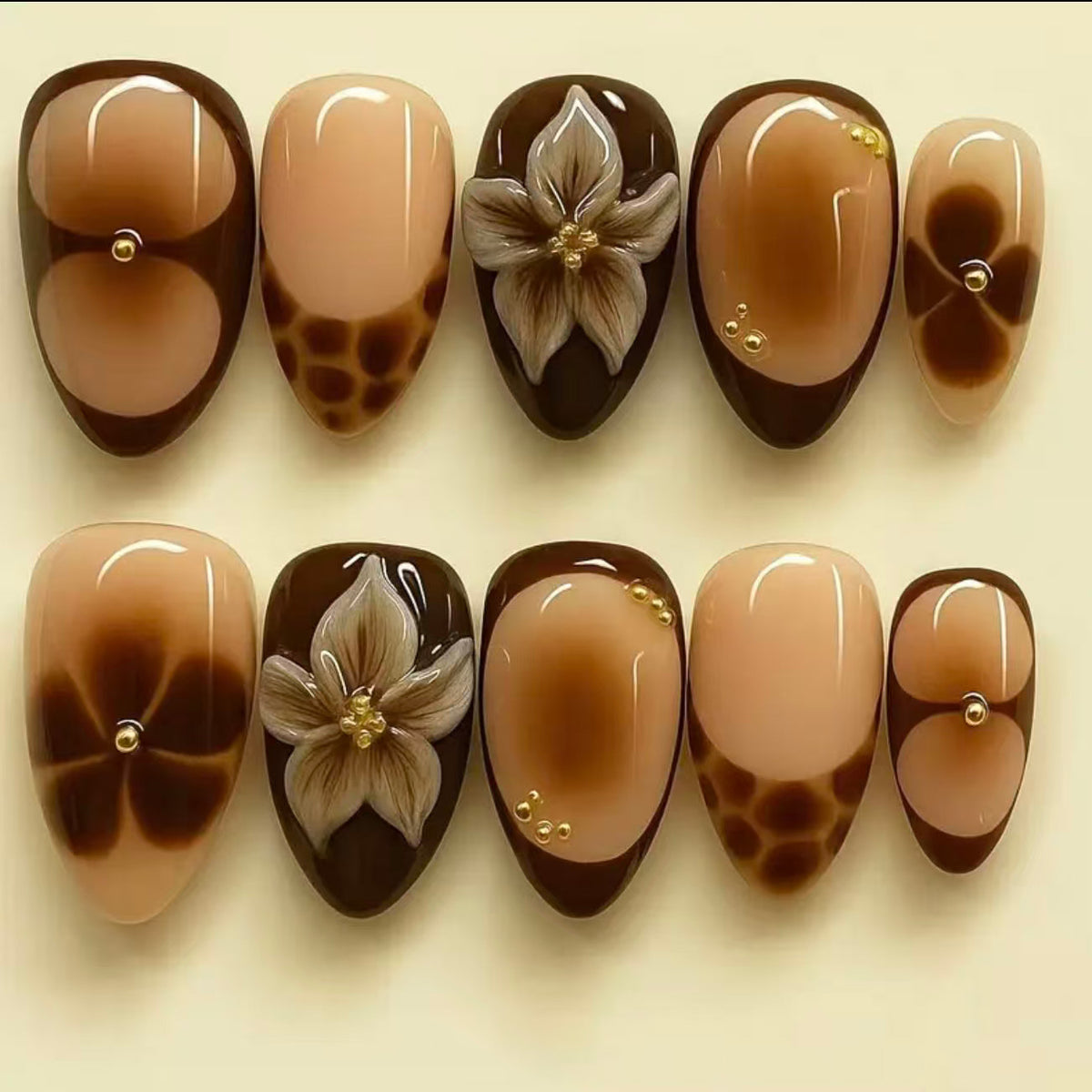 Elegante von der Natur inspirierte Press-On Nagelkunst Brehn