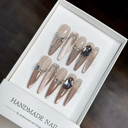Dekoratives handgefertigtes Press-On-Nagelset mit Edelsteinen