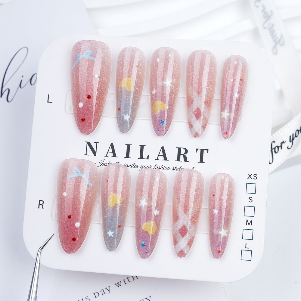 Künstlerisches Stiletto Press-On Nagelset mit floralem Schmuck Brehn