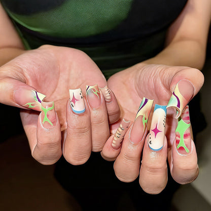 Kunstnagelset mit kreativen Designs und bunten Akzenten Brehn