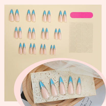 Kunstnagelset mit stilvollen, asymmetrischen Designs Brehn
