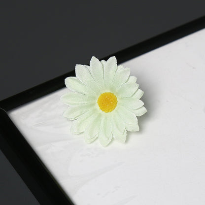 Elegante Stoff Margeritenblume Brosche für dekorativen Gebrauch