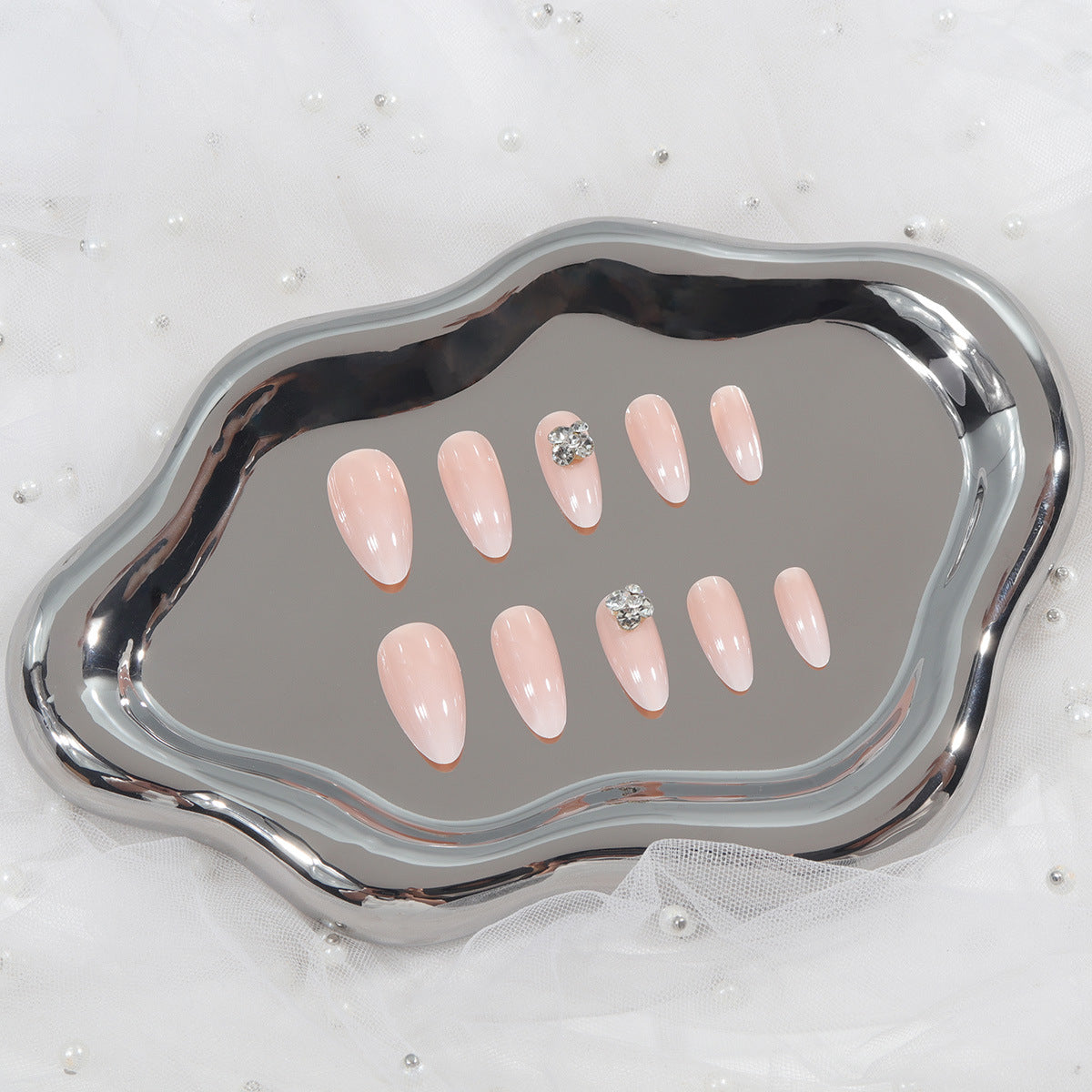 Premium Press-On Nail Set mit eleganten Strassakzenten Brehn