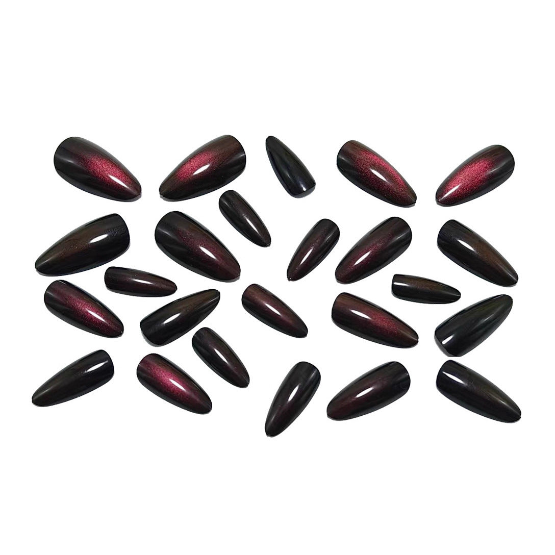 Glamouröse Kunstnägel im eleganten Stiletto-Design Brehn