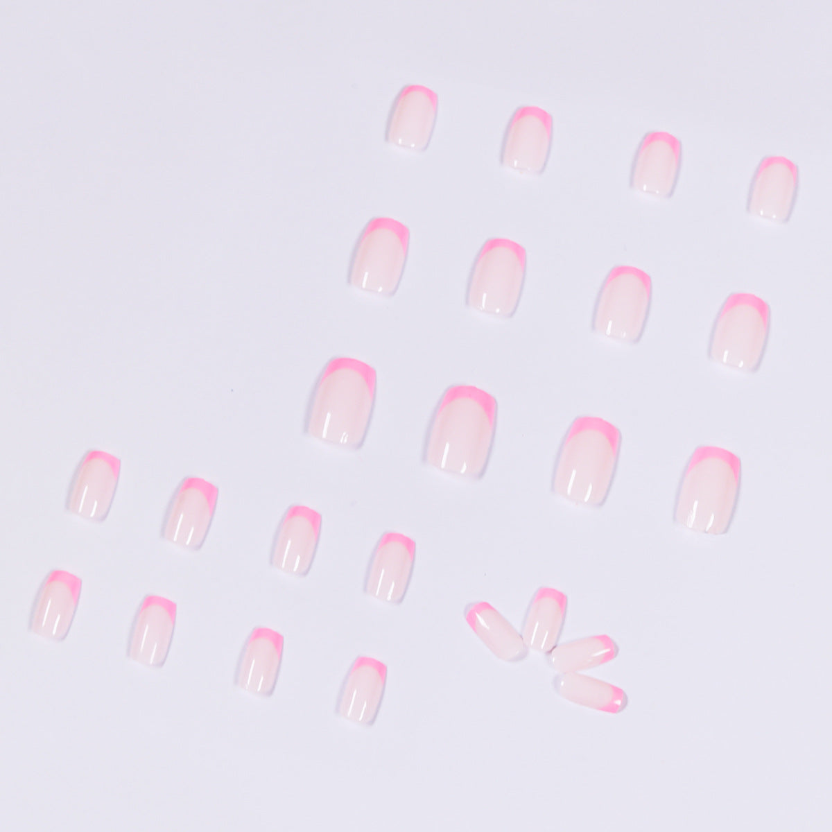 Künstliche Nagelkunst mit eleganter French-Spitze Brehn