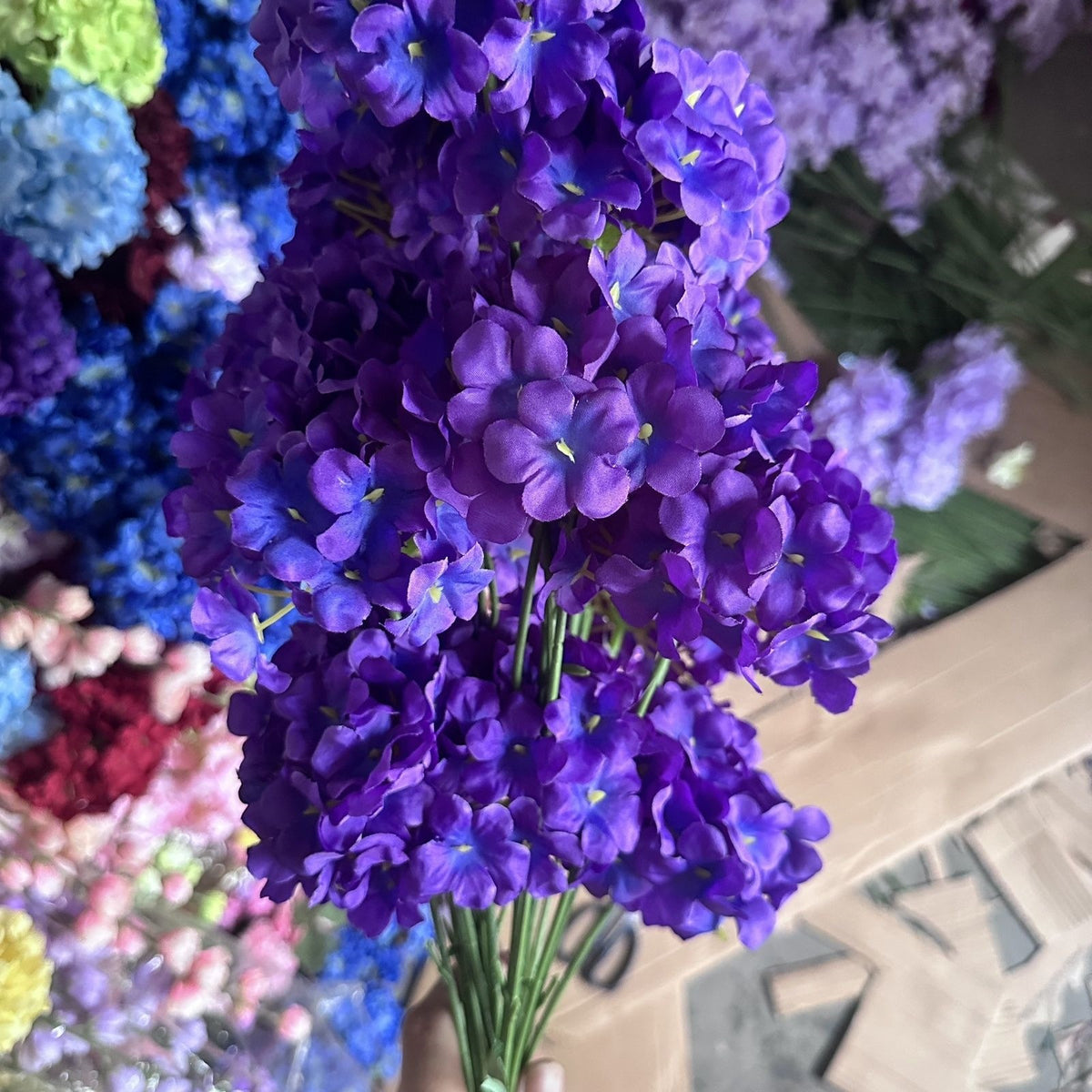 Lebensechte Hortensie Blumenanordnung