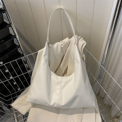 Schlanke Minimalistische Hobo-Handtasche