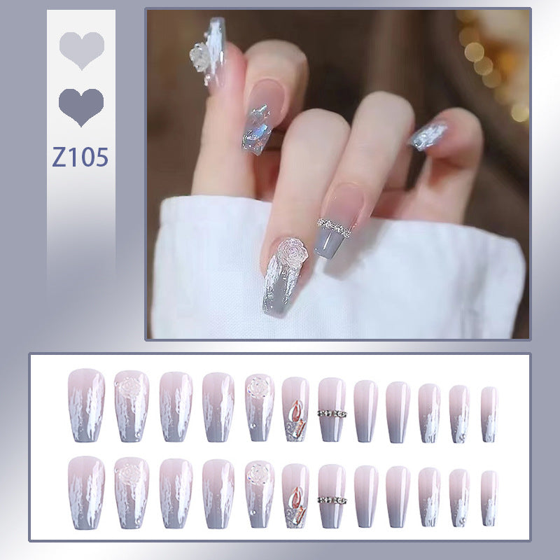 Kunstnagelset mit filigranen Rosen- und Glitzerverzierungen Brehn