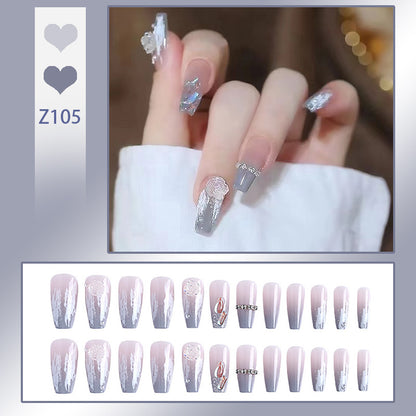 Kunstnagelset mit eleganten Glitzerverzierungen und schimmernden Akzenten Brehn