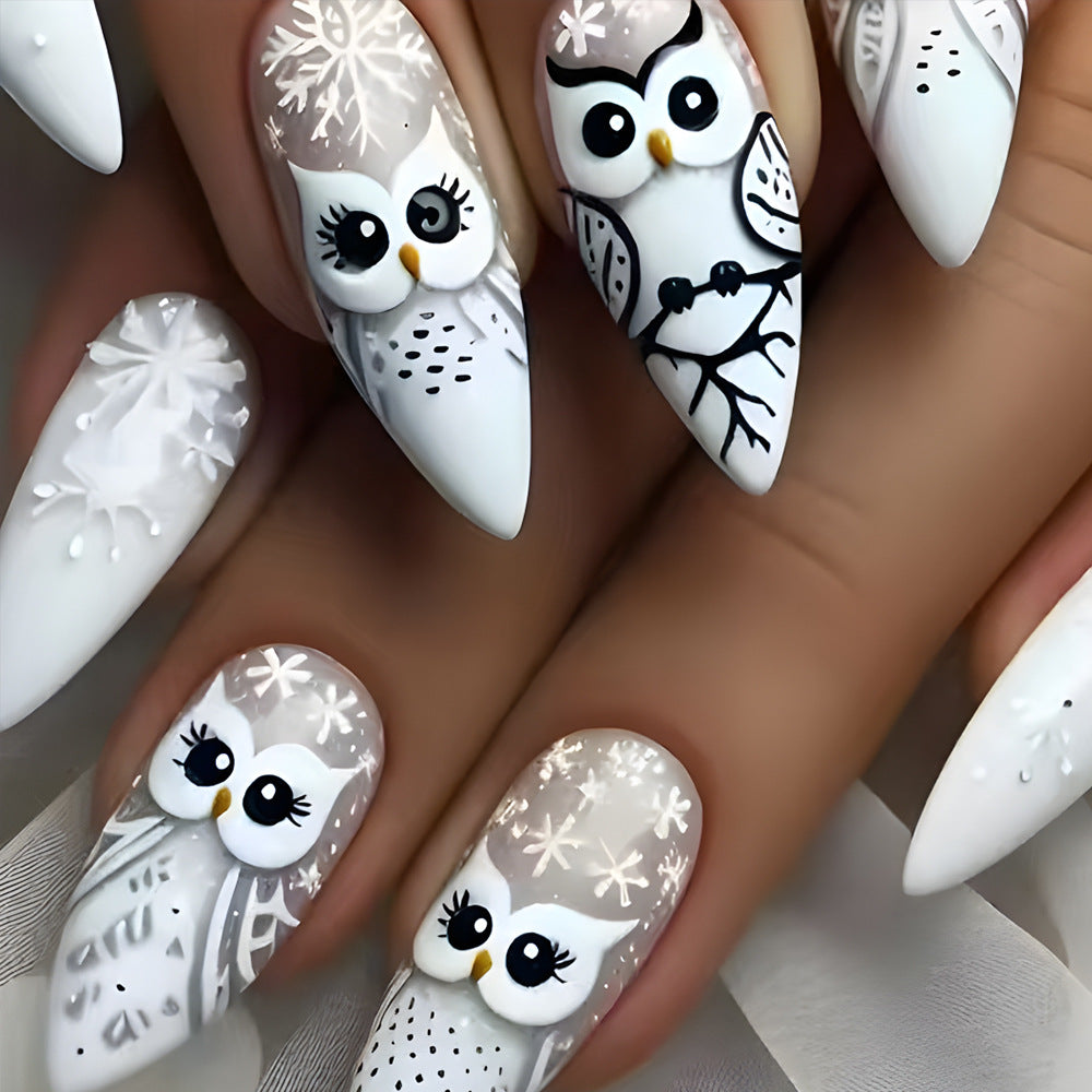 Künstlerische Nagelkunst Brehn