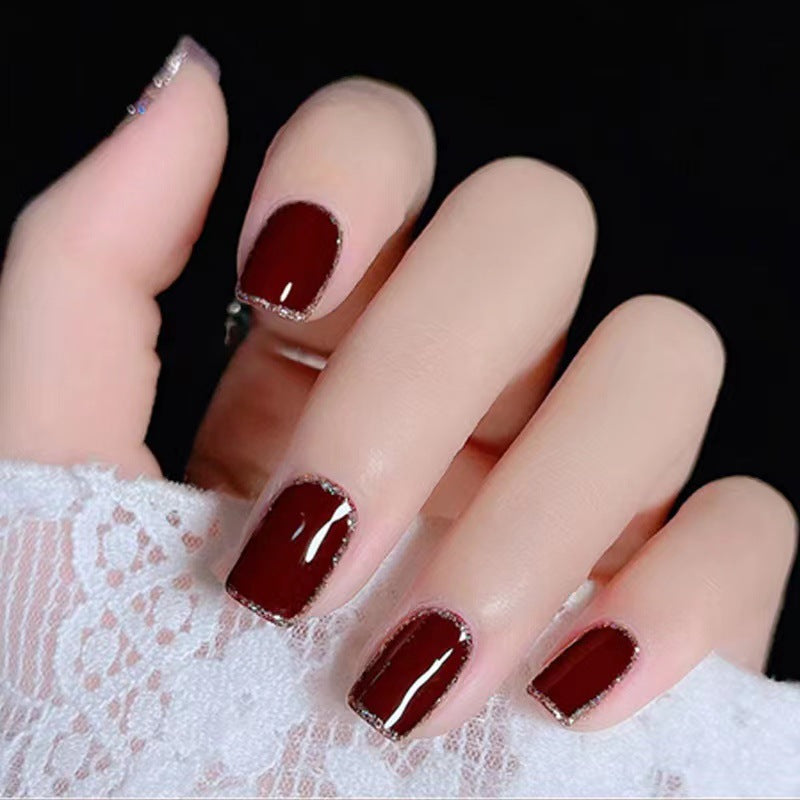 Elegante und glitzernde Nagelkunst Brehn