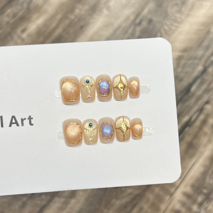 Dekoratives Press-On Nagelkunst-Set mit schimmernden Edelsteinakzenten Brehn