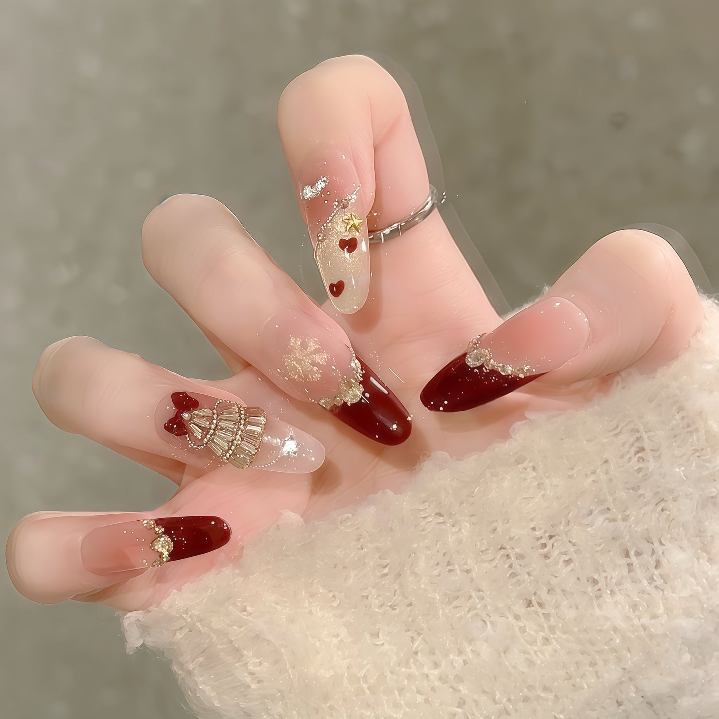 Kunstnagelspitzen mit Festlichem Glamour-Design Brehn