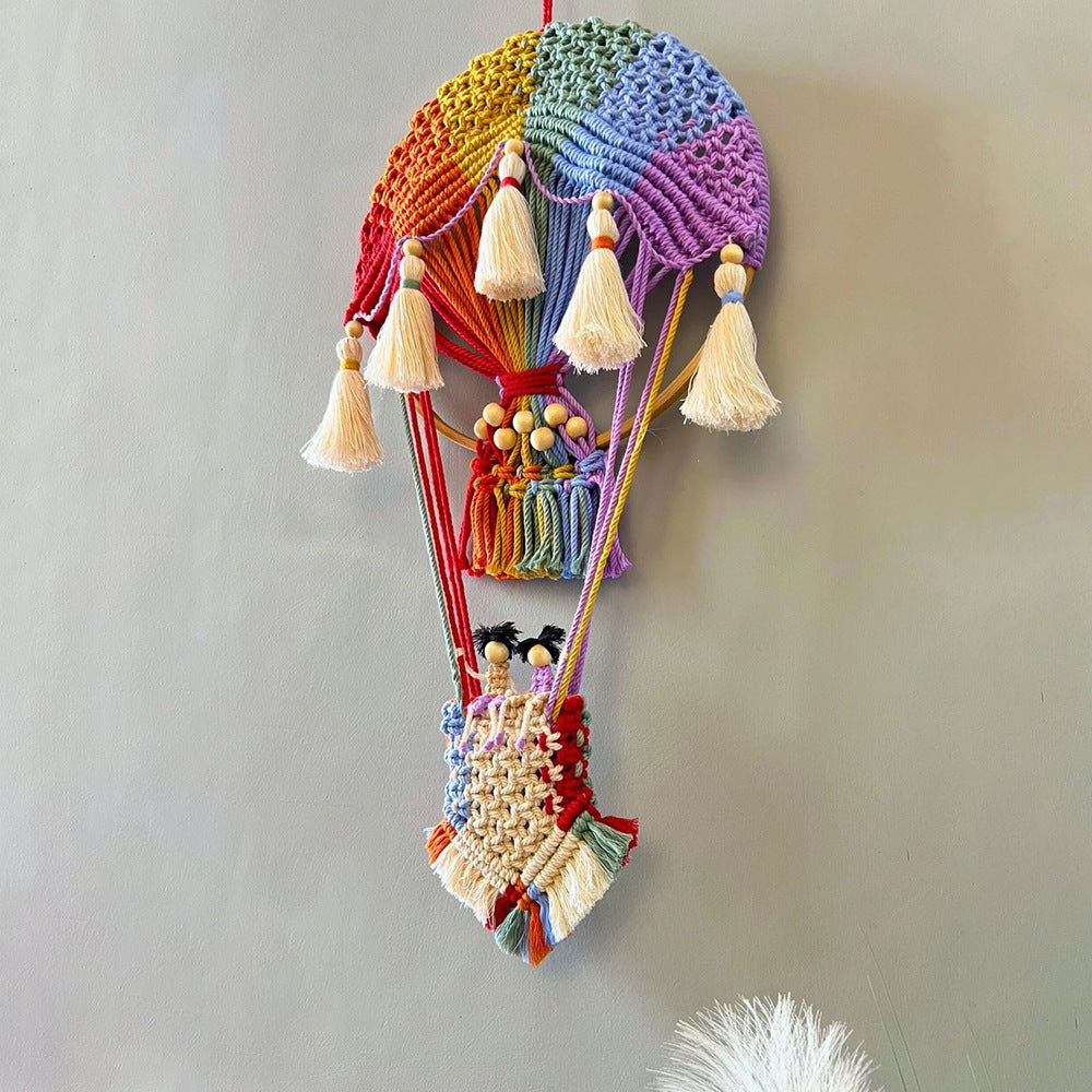 Makramee-Dekoration im Heißluftballon-Design