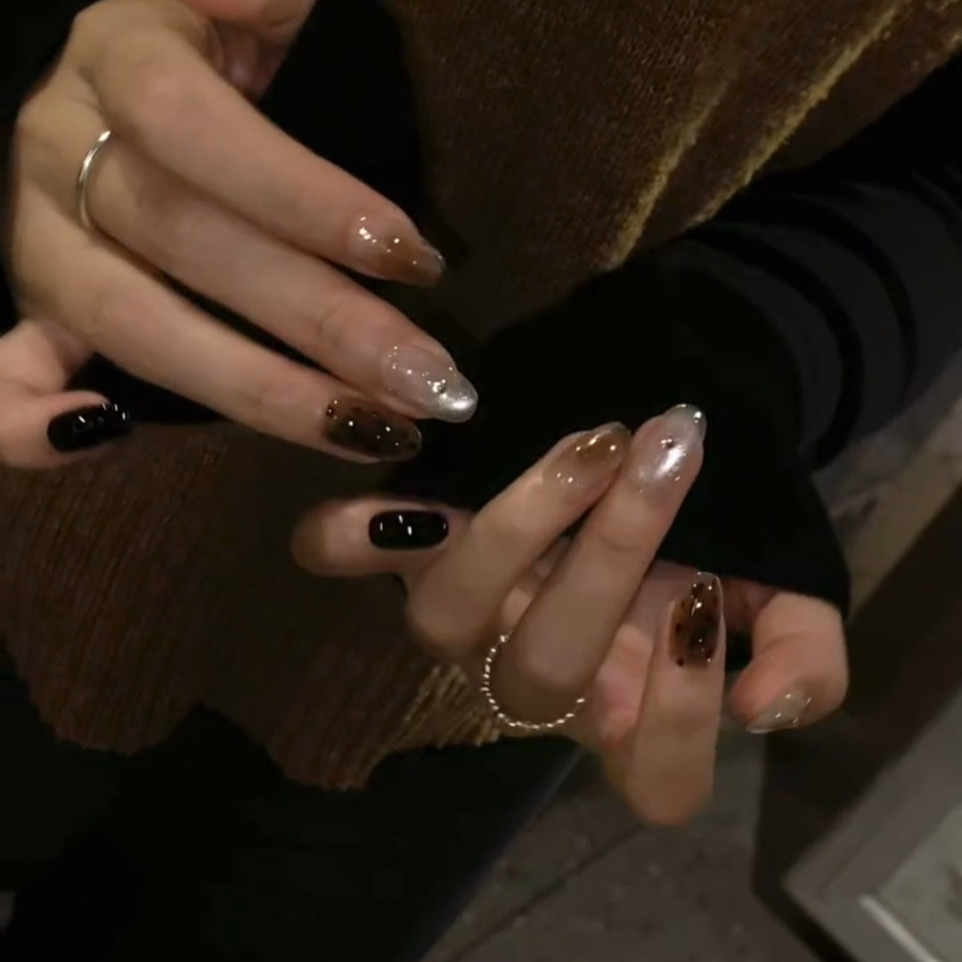 Kunstnagelset mit Innovativem Ombre-Design und Muster Brehn