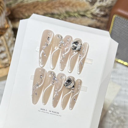 Künstlerisches Stiletto Press-On Nagelset mit Kristallakzenten Brehn